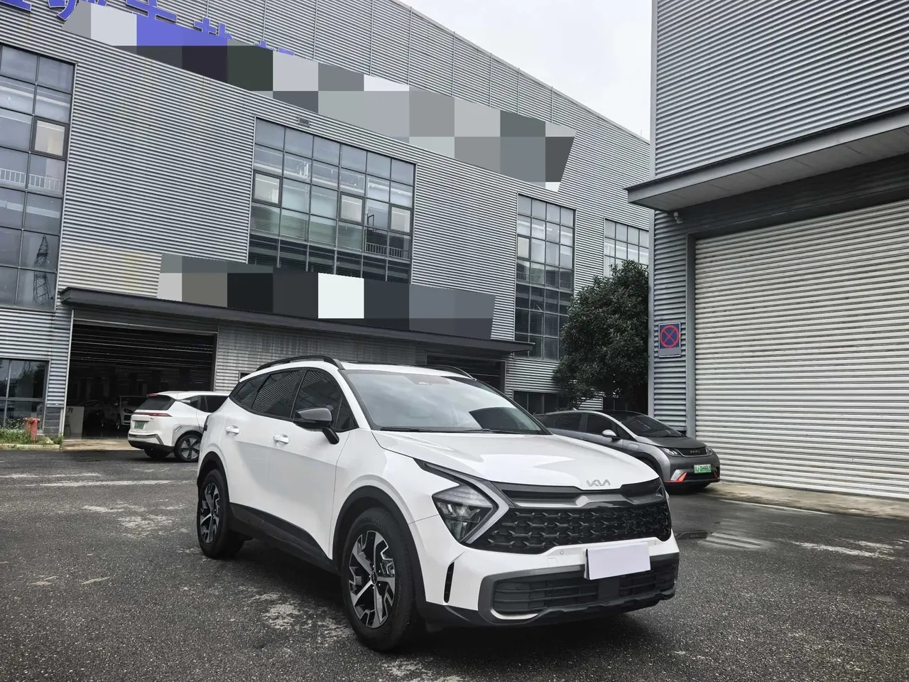 Kia 2023 Lion Platinum Extension 1.5T Two-Drive Premium Edition Automatic Gear 2