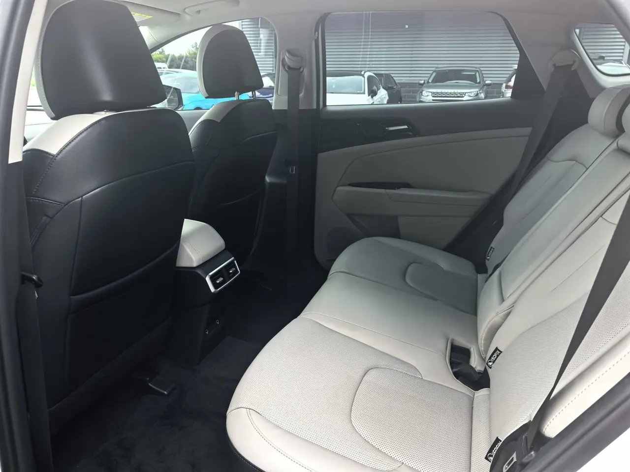 Kia 2023 Lion Platinum Extension 1.5T Two-Drive Premium Edition Automatic Gear 8