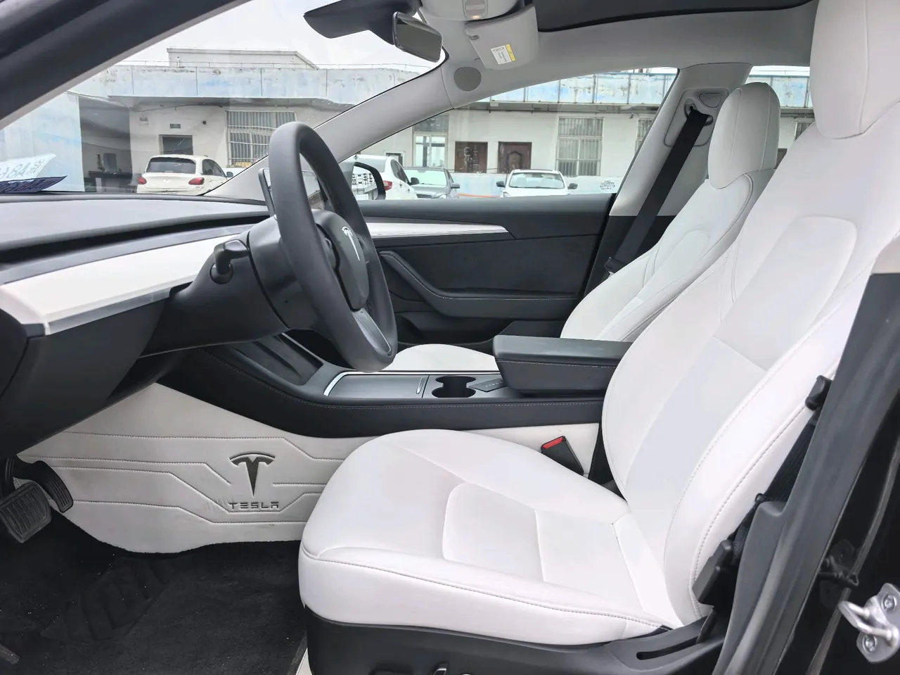 Tesla 2022 Model 3 rear-wheel drive version of automatic transmission 3