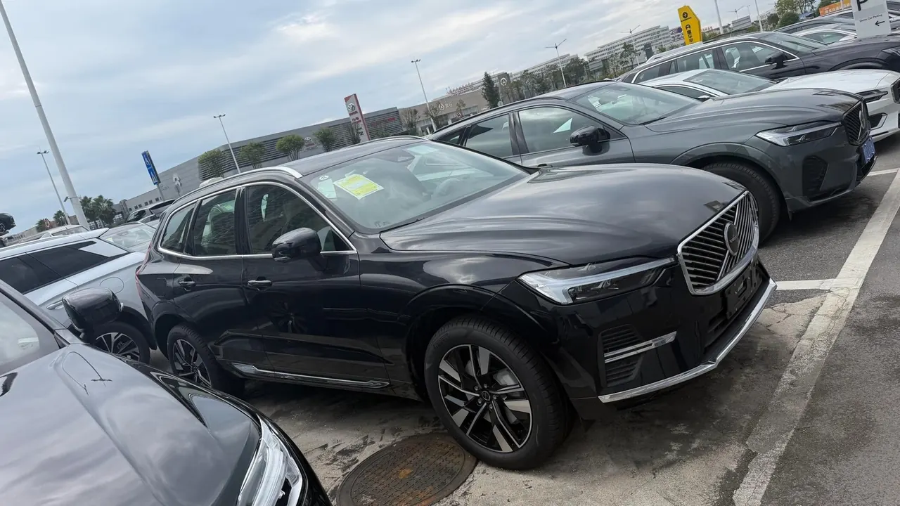 Volvo 2026 XC60 48V 2.0T B5 4-wheel drive Zhiyuan Deluxe Edition Automatic Gear 3