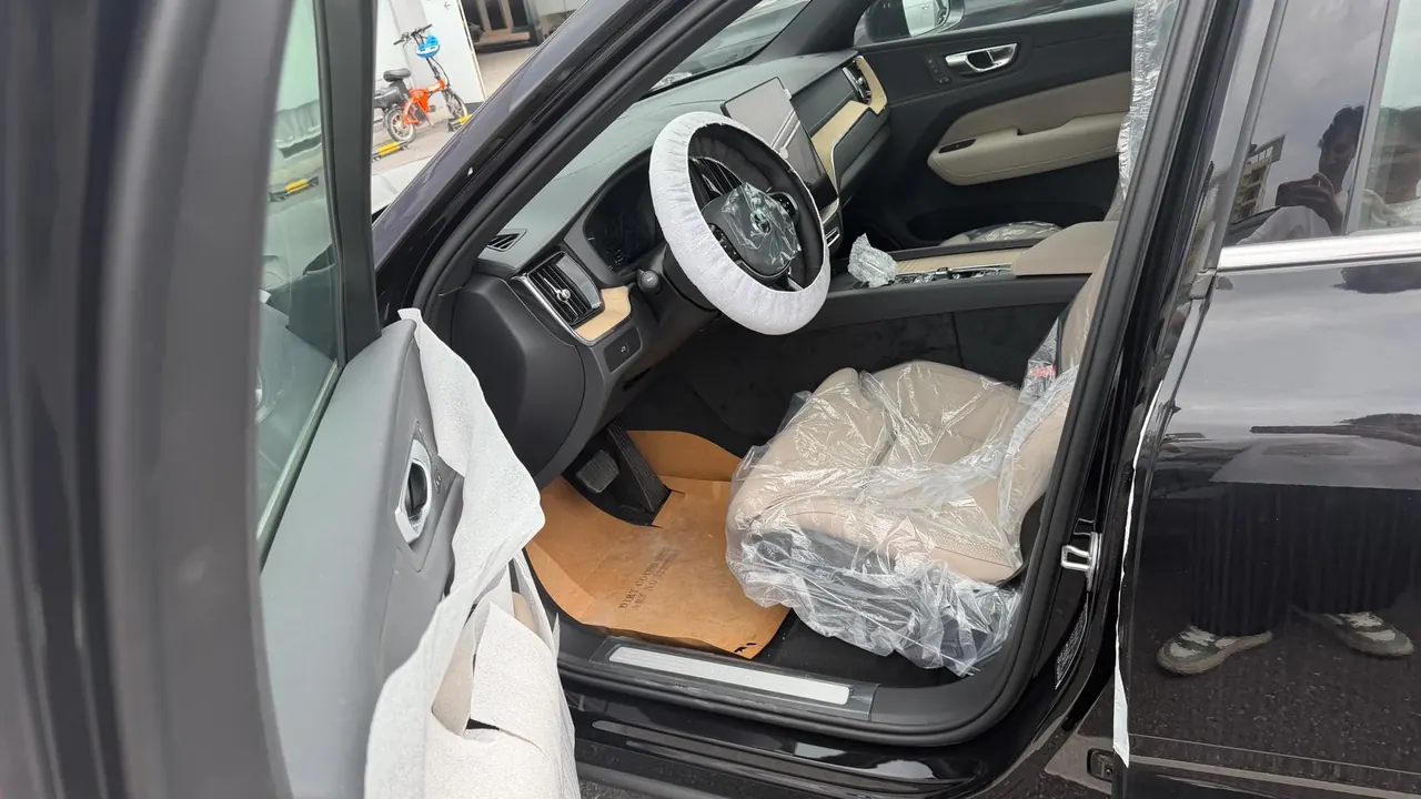 Volvo 2026 XC60 48V 2.0T B5 4-wheel drive Zhiyuan Deluxe Edition Automatic Gear 4