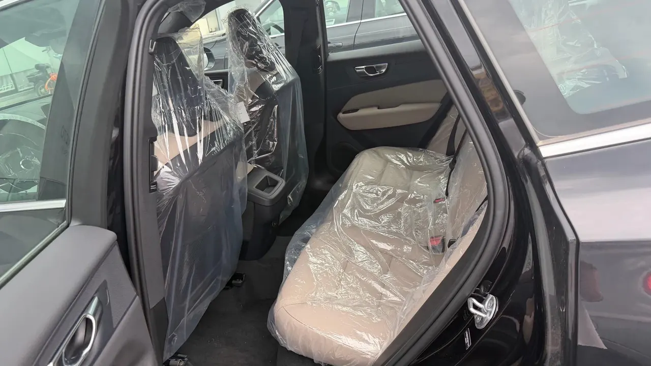 Volvo 2026 XC60 48V 2.0T B5 4-wheel drive Zhiyuan Deluxe Edition Automatic Gear 5