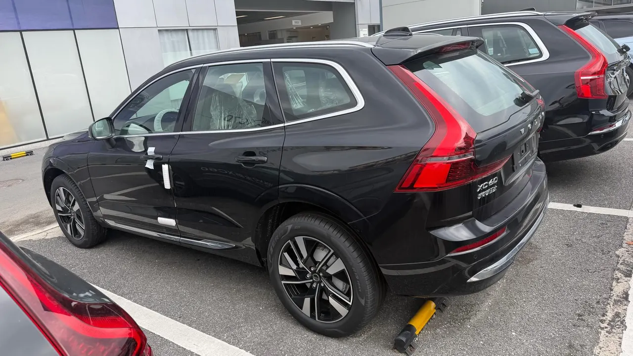 Volvo 2026 XC60 48V 2.0T B5 4-wheel drive Zhiyuan Deluxe Edition Automatic Gear 7