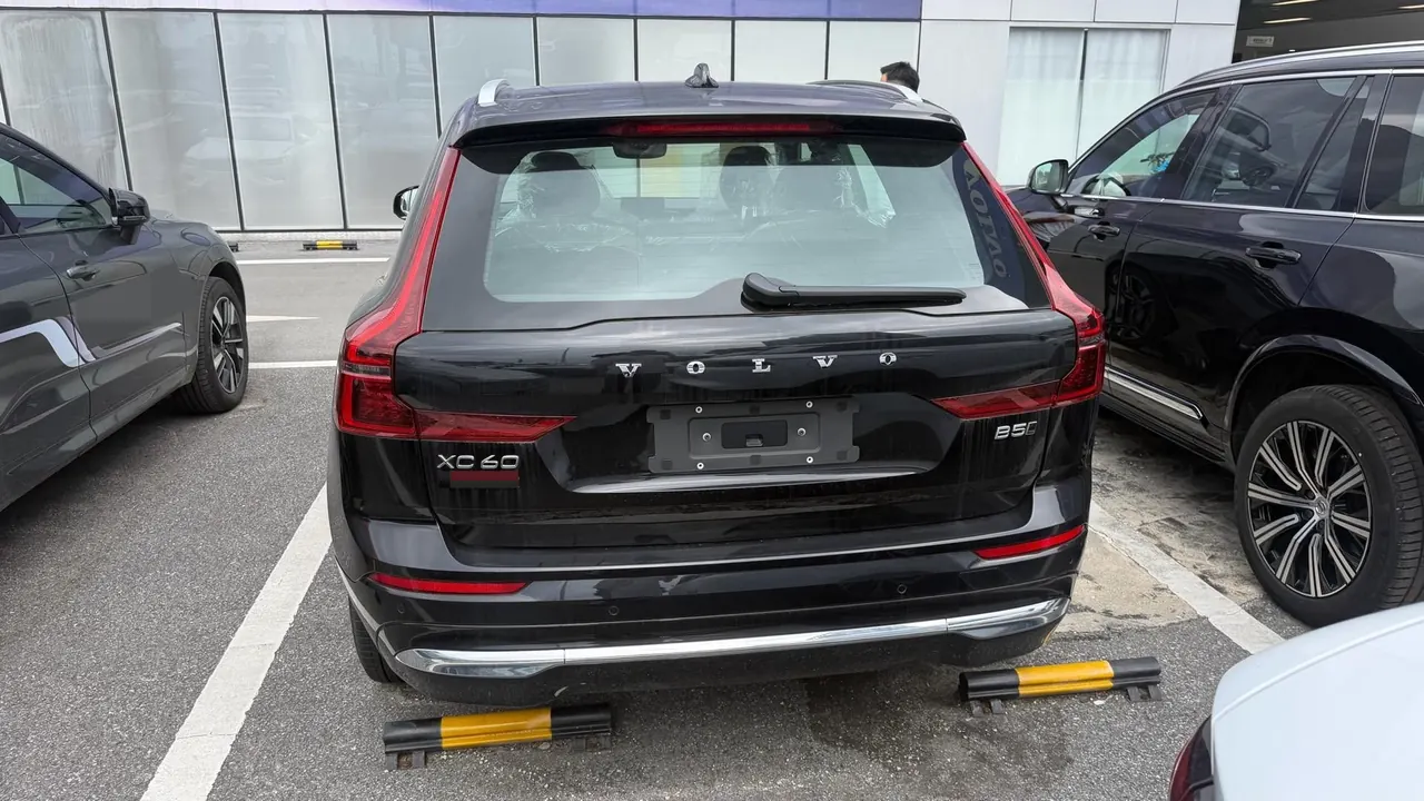 Volvo 2026 XC60 48V 2.0T B5 4-wheel drive Zhiyuan Deluxe Edition Automatic Gear 9
