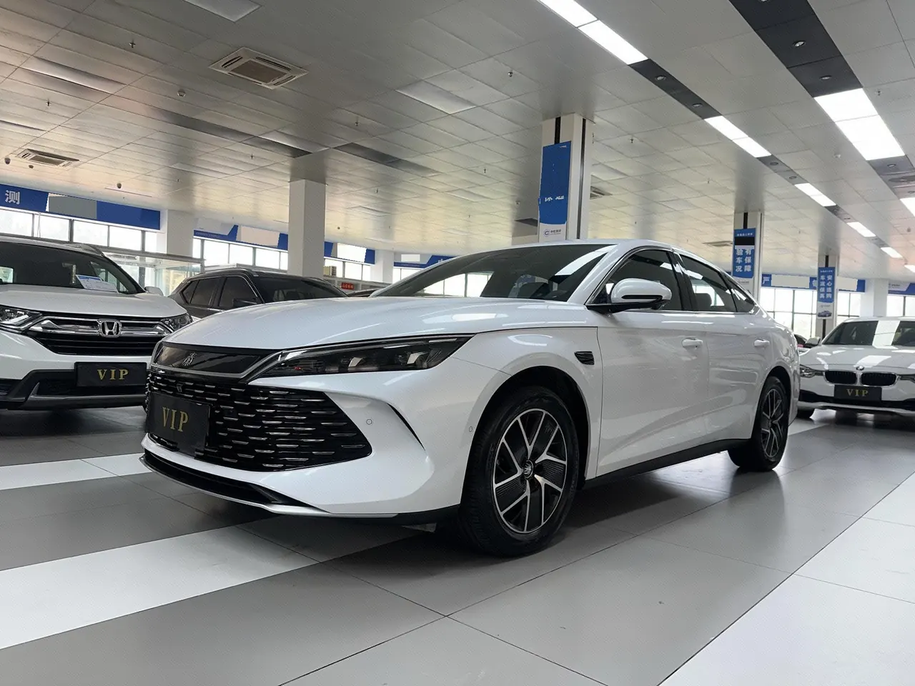 Open image lightbox: BYD 2025 Qin L DM-i 1.5 stepless smart driving version 120KM Exceed automatic gear