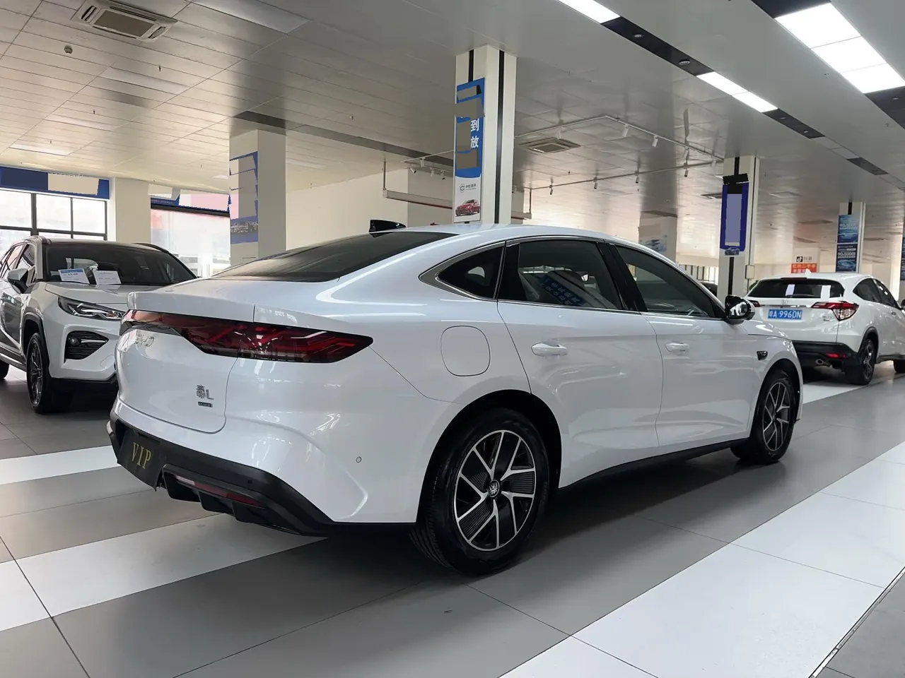 BYD 2025 Qin L DM-i 1.5 stepless smart driving version 120KM Exceed automatic gear 3