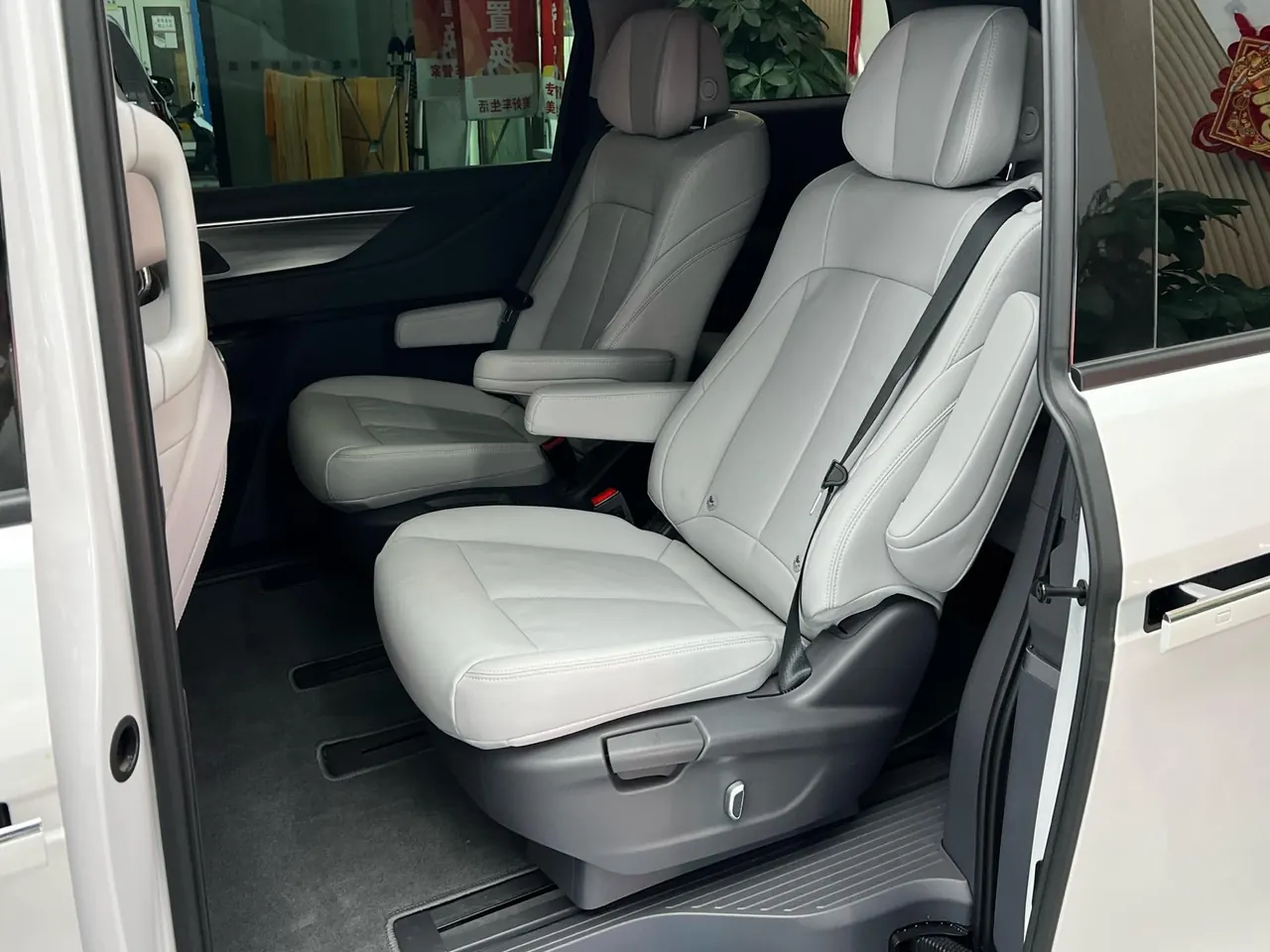 Buick 2025 GL8 ES Lu Zun 48V 2.0T Smart Edition Automatic Gear 14