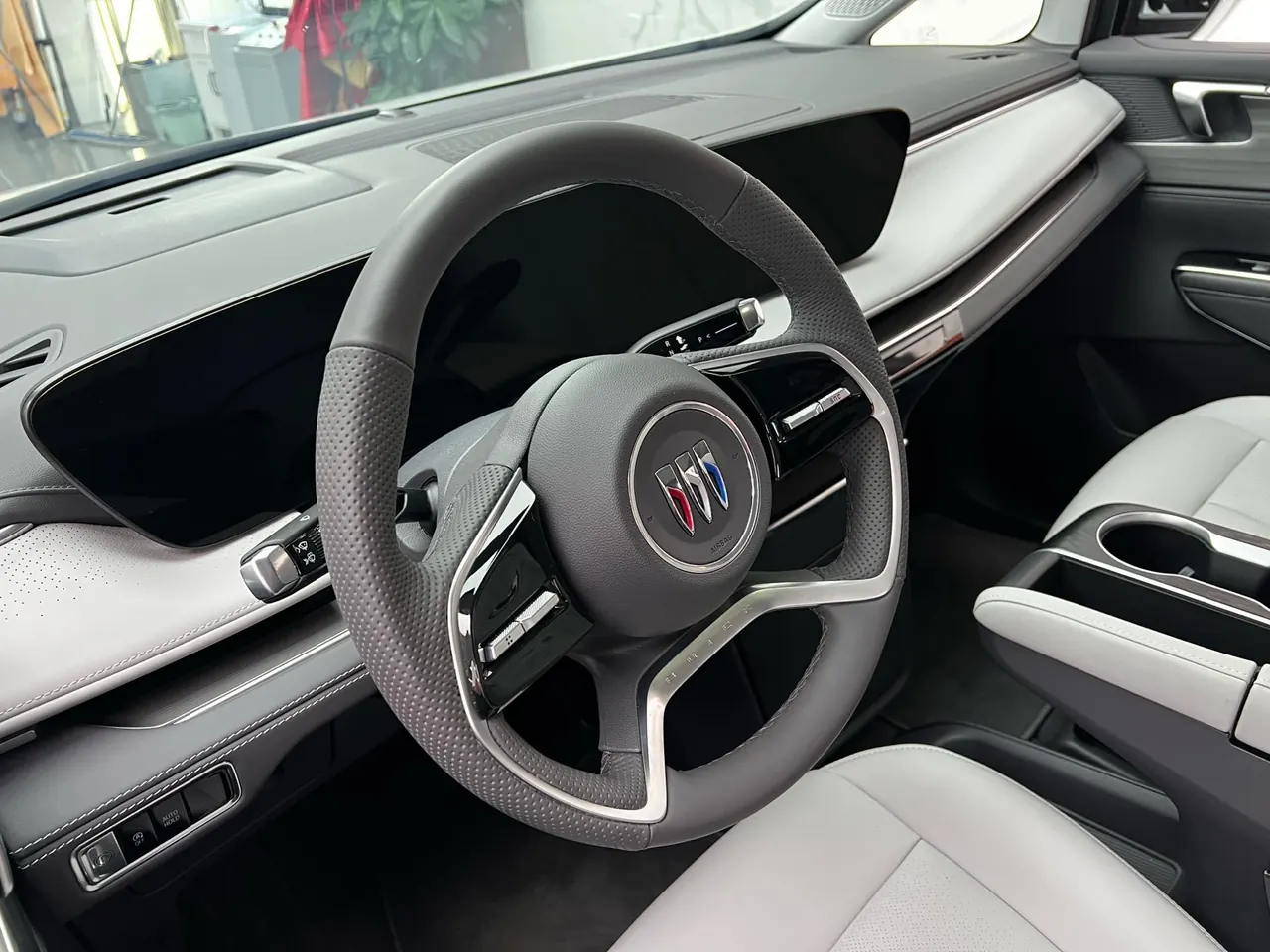 Buick 2025 GL8 ES Lu Zun 48V 2.0T Smart Edition Automatic Gear 6