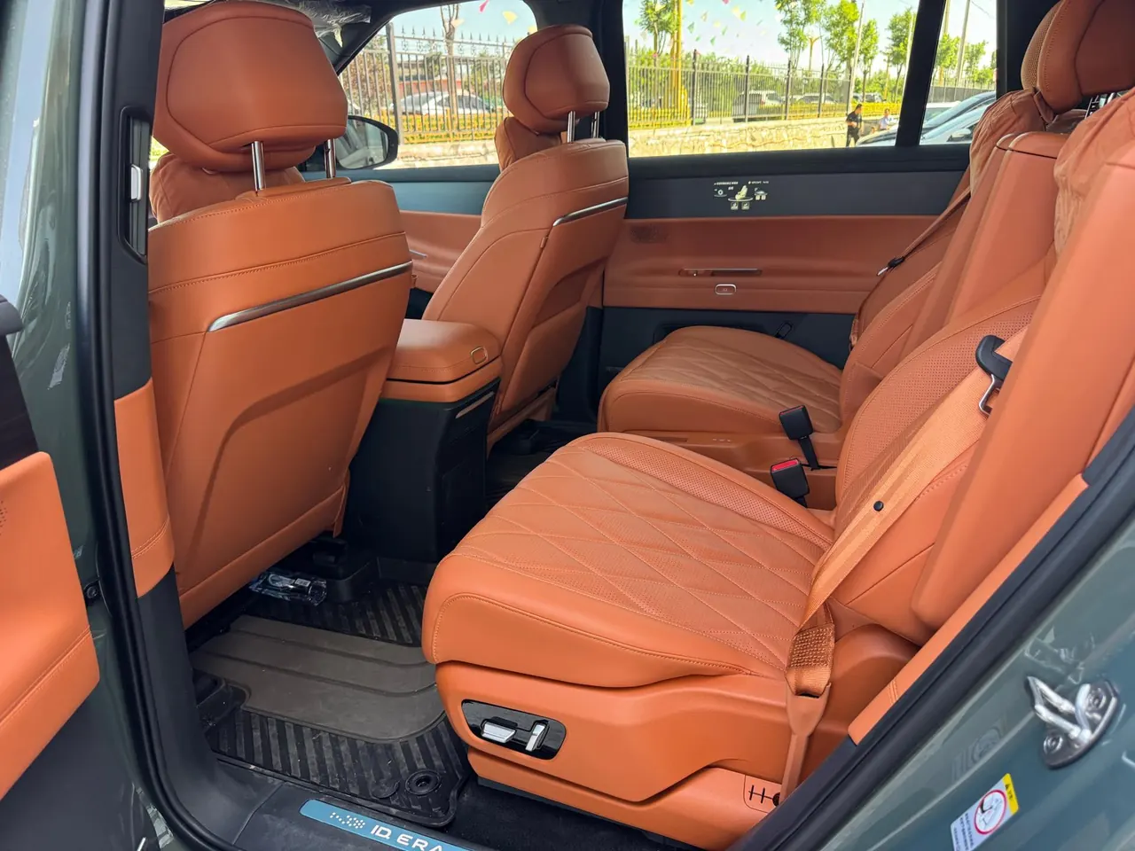Volkswagen 2026 ID.ERA 9X Max 4-wheel drive automatic gear 4