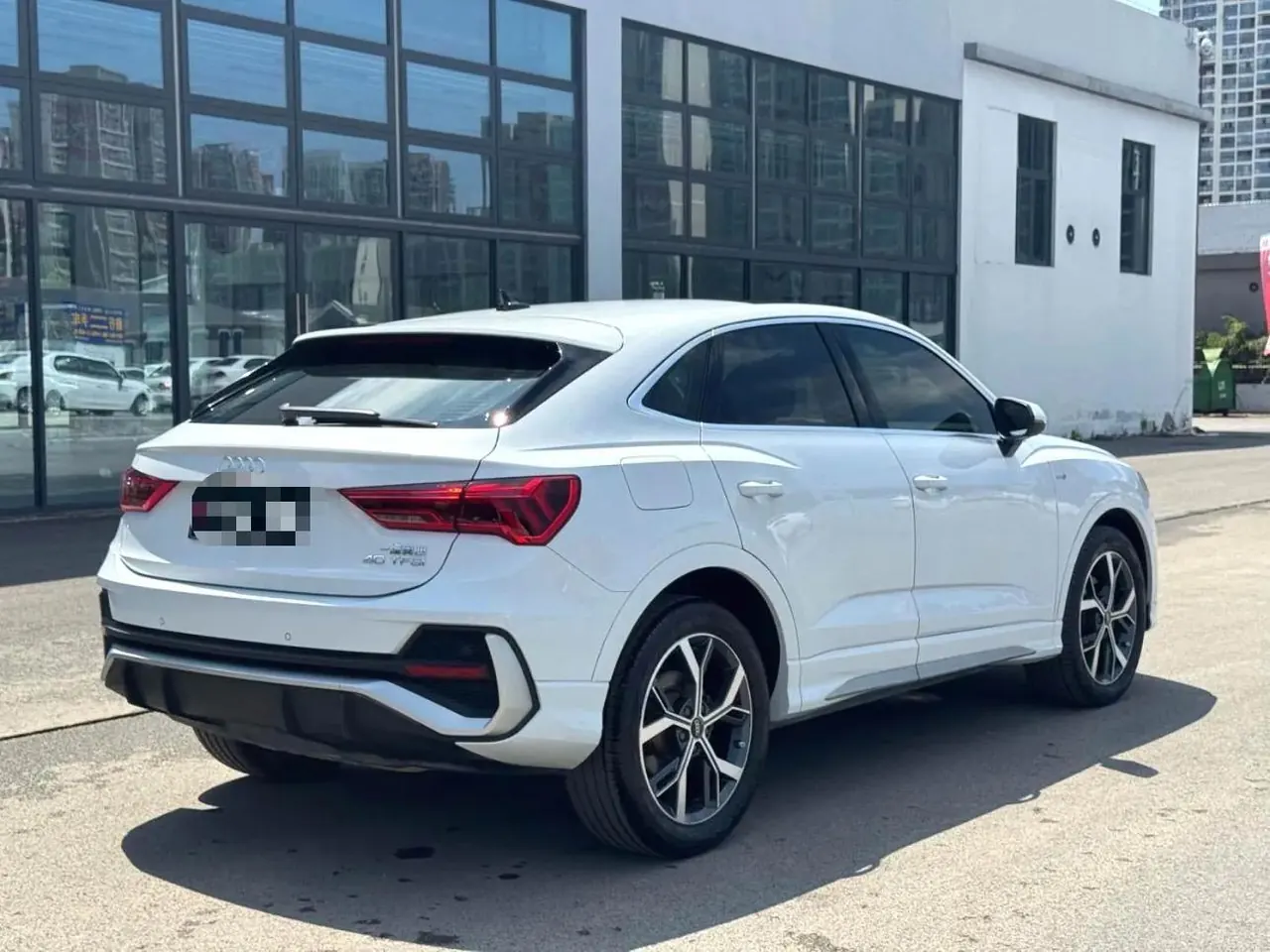 Audi 2021 Q3 Sportback 2.0TFSI 40TFSI into the life version of automatic gear 9