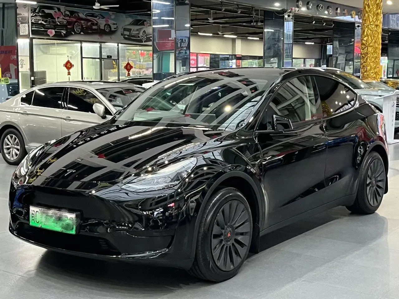 Open image lightbox: Tesla 2023 Model Y rear-wheel drive version automatic transmission