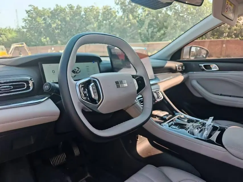 Geely Galaxy 2025 xingyao 6 EM-i 1.5 125km sailing version automatic gear 2