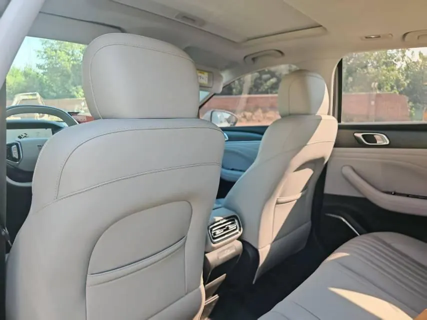 Geely Galaxy 2025 xingyao 6 EM-i 1.5 125km sailing version automatic gear 3