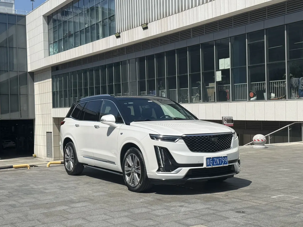 Cadillac 2021 XT6 2.0T 28T 6-seat four-wheel drive luxury automatic gear 3