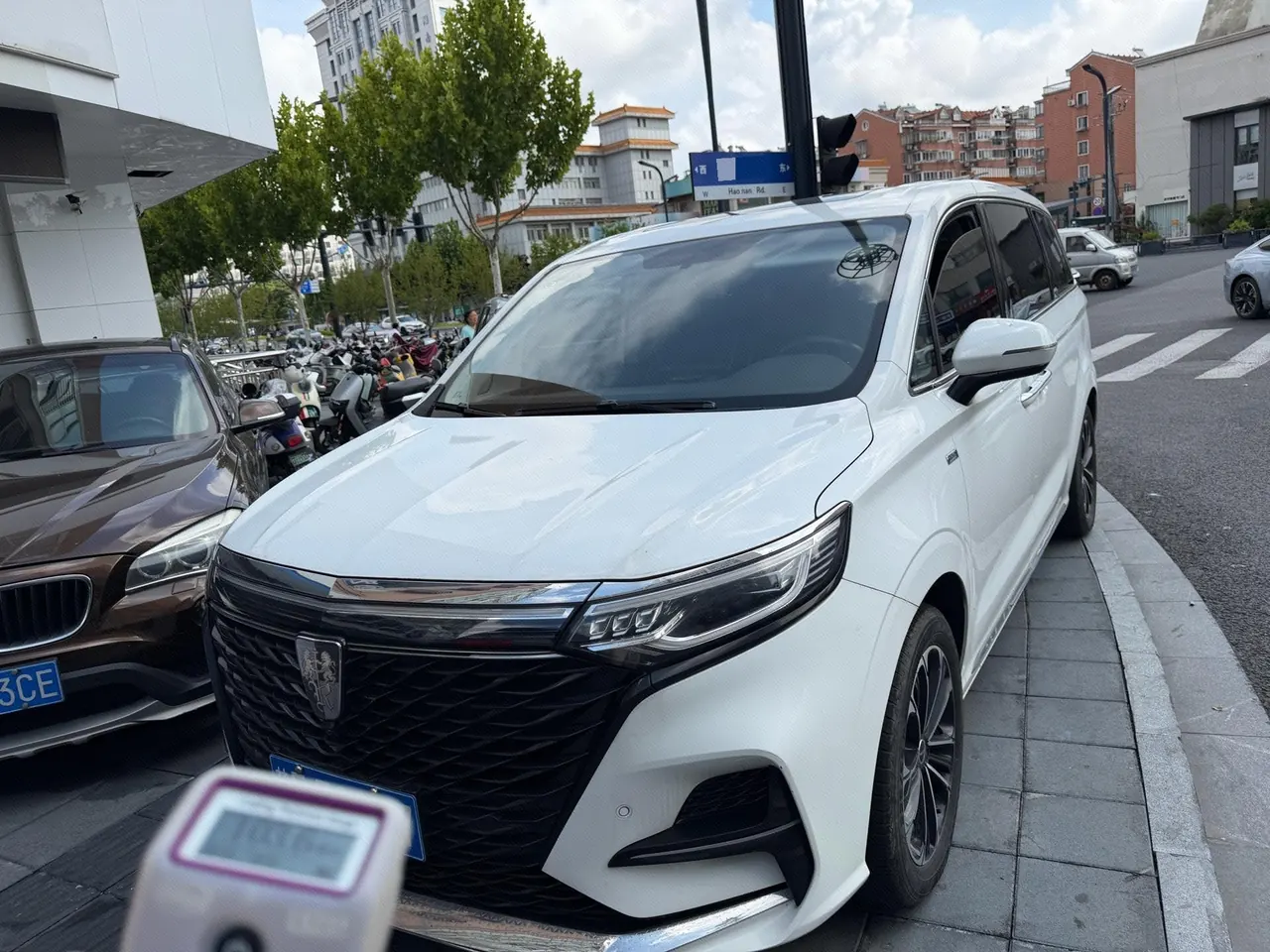 Roewe 2021 iMAX8 2.0TGI 400TGI Ultimate Automatic Gear - View 1