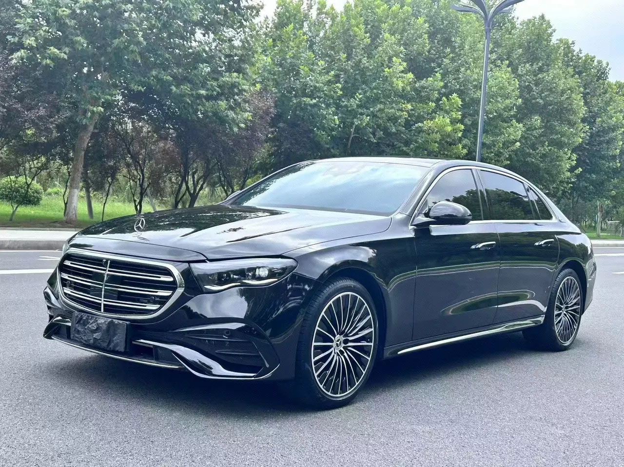 打开图片灯箱:Mercedes Benz E Class 2025 E 300 L 48V 2.0T Distinguished Sports Automatic