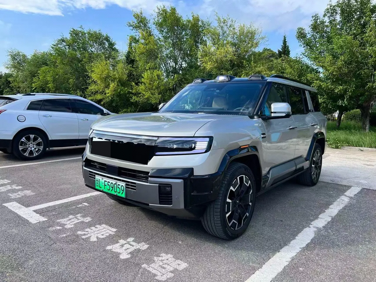 打开图片灯箱:FangChengBao 2025 Leopard 8 2.0T Stepless Zhiyong Flagship Edition 7-seat Automatic Gear
