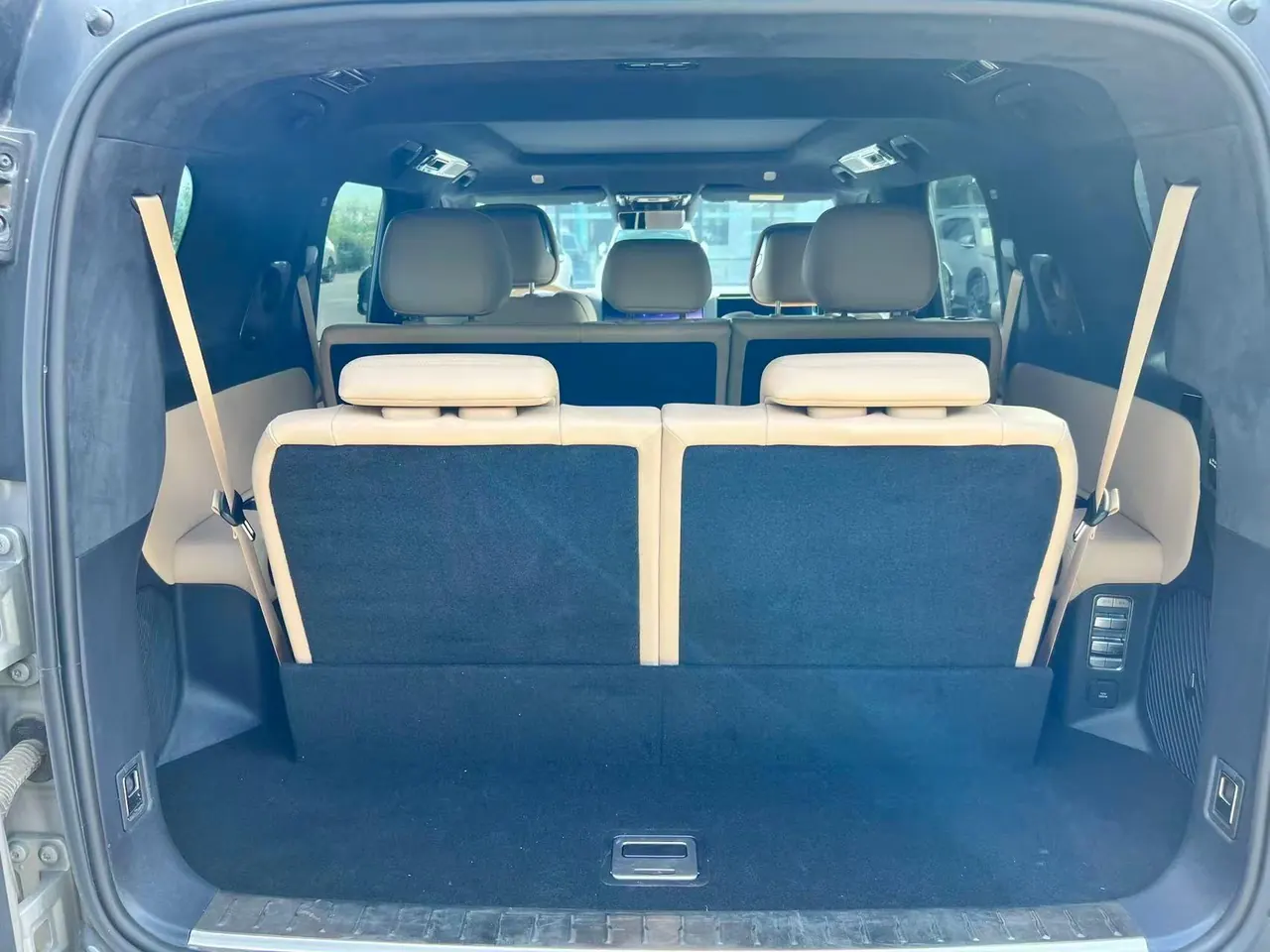 FangChengBao 2025 Leopard 8 2.0T Stepless Zhiyong Flagship Edition 7-seat Automatic Gear 4