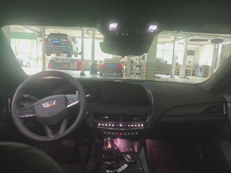 Cadillac 2025 CT5 2.0T 28T Track Performance Edition Peak Track Optional Package Automatic Gear 2