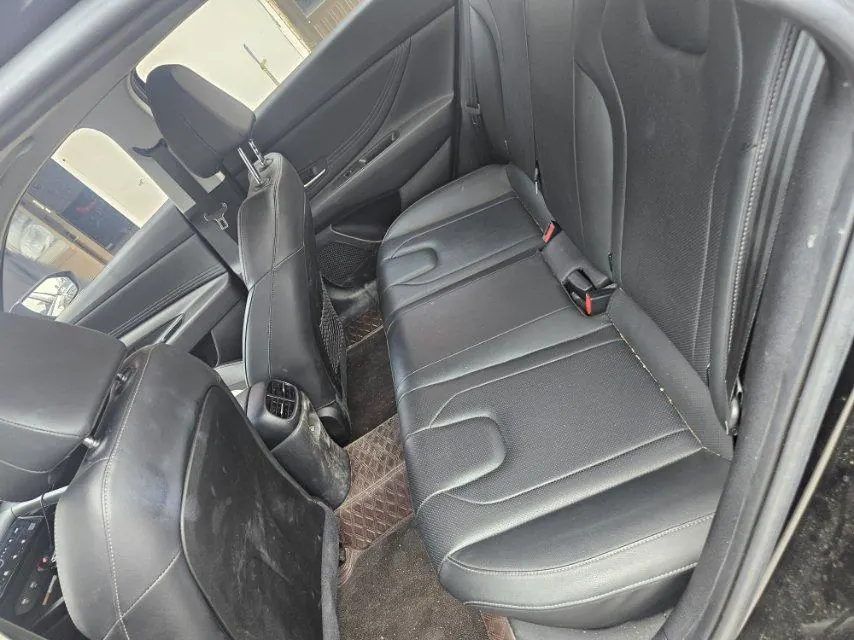 Hyundai 2021 Elantra -3-compartment 1.5 stepless LUX premium automatic gear 8