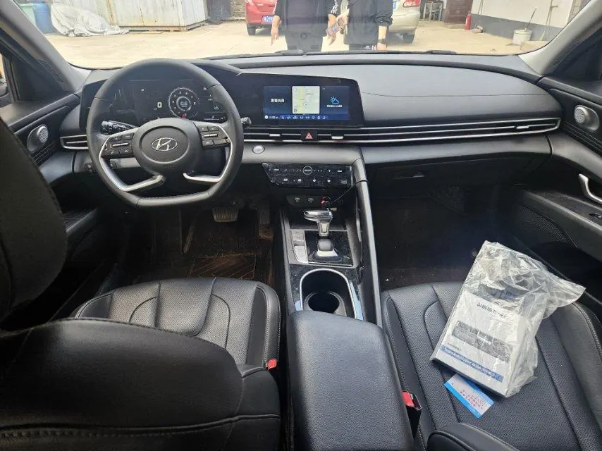 Hyundai 2021 Elantra -3-compartment 1.5 stepless LUX premium automatic gear 9