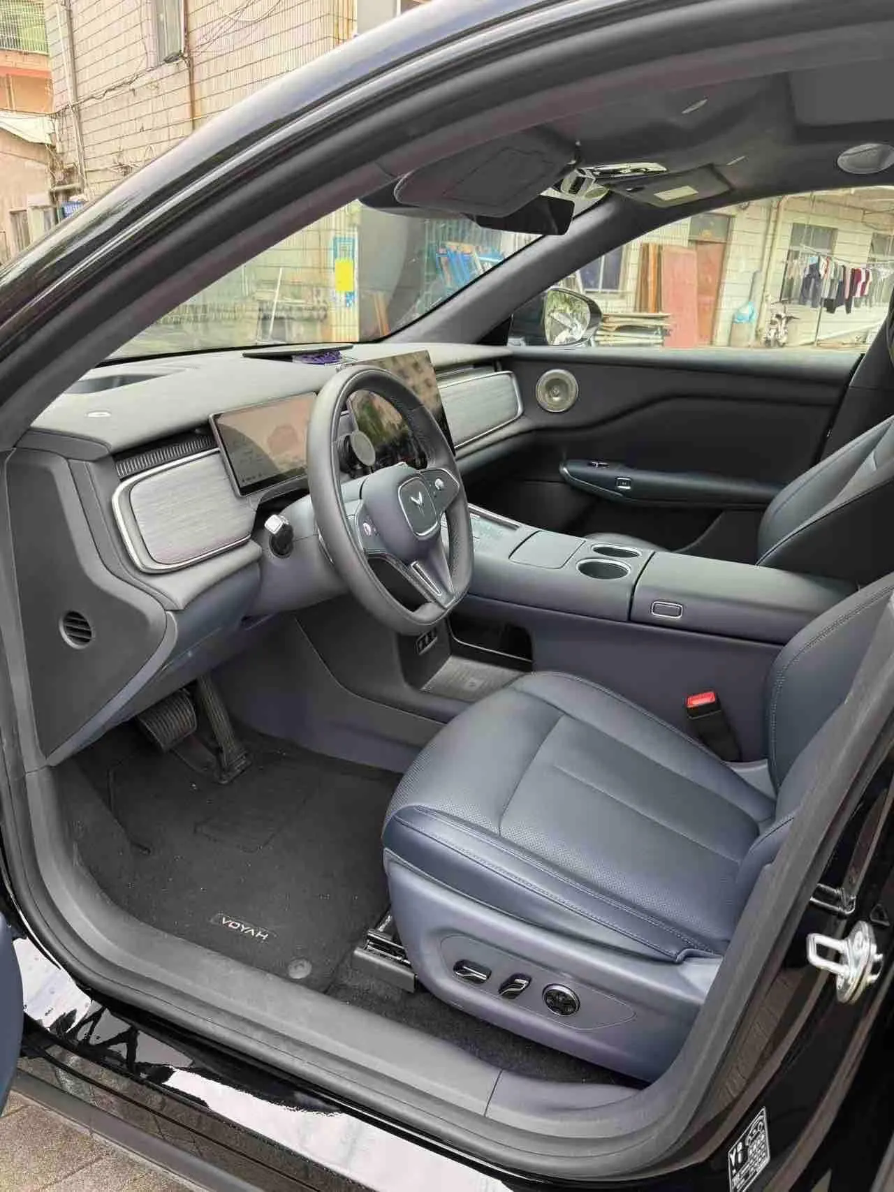 Voyah 2025 bosom friend four-wheel drive dry Kun version automatic gear 4