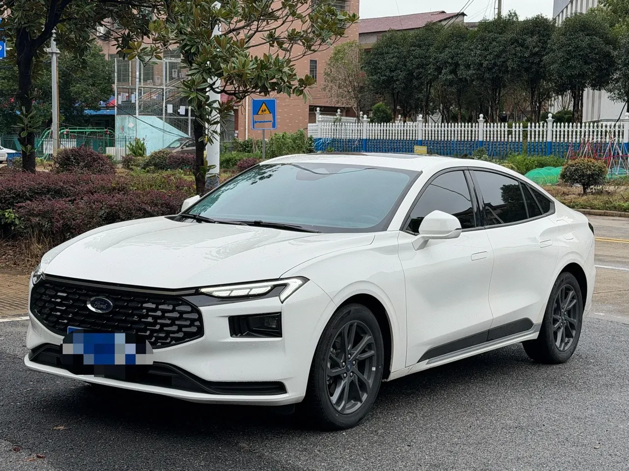 Open image lightbox: Ford 2025 Mondeo 2.0T EcoBoost Luxury Automatic
