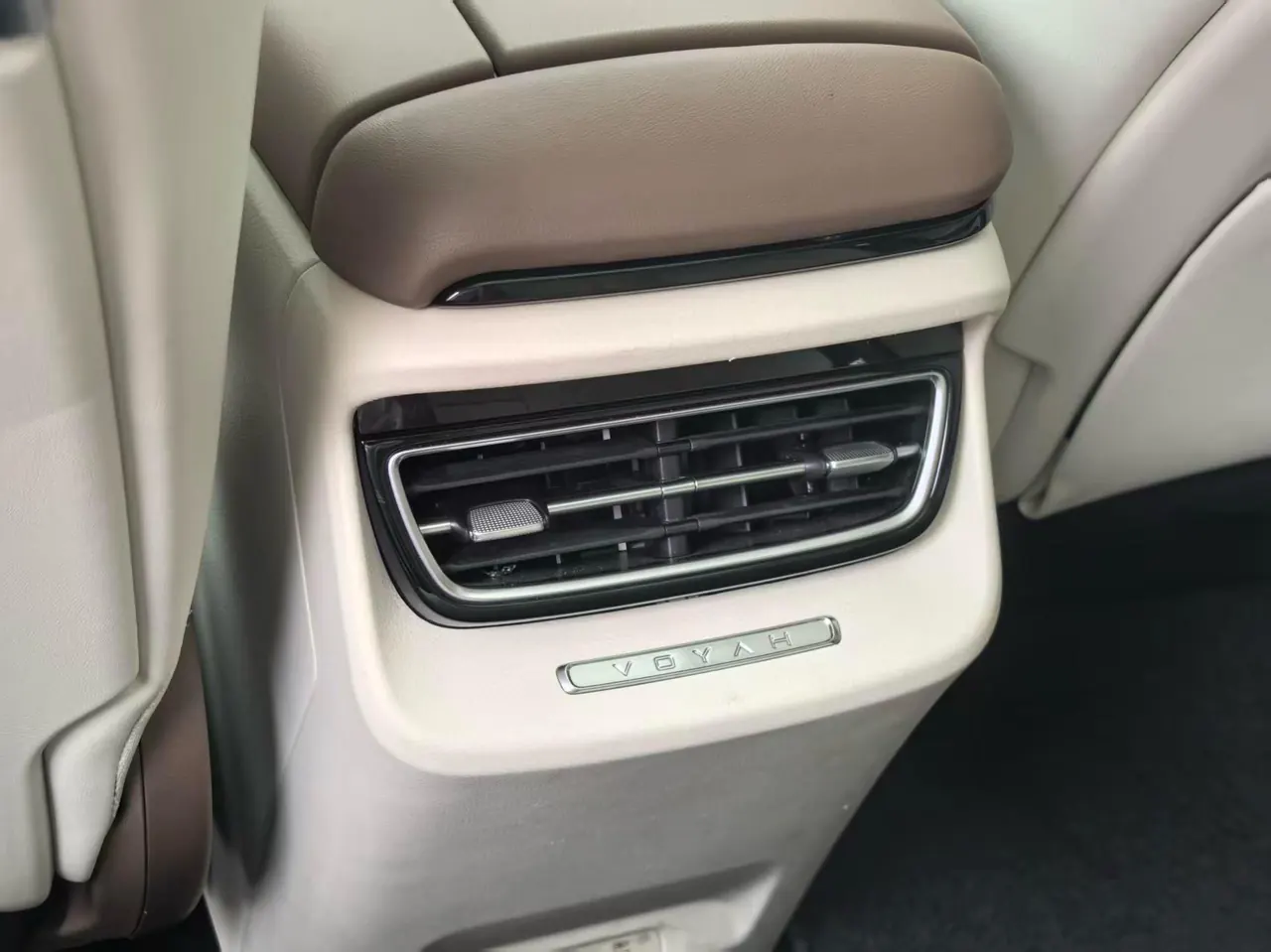 Voyah 2021 FREE four-wheel drive extended-range automatic gear 12