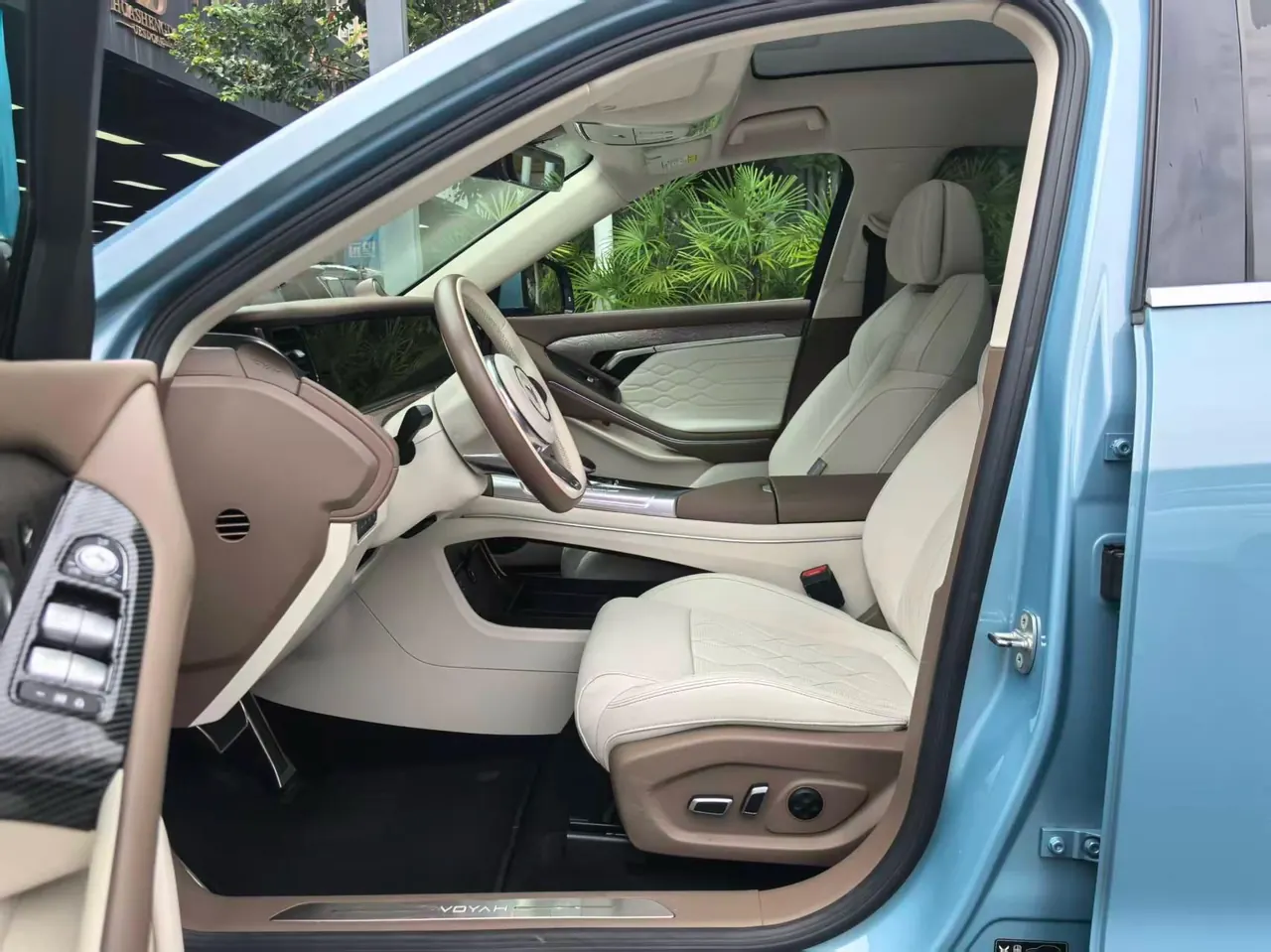 Voyah 2021 FREE four-wheel drive extended-range automatic gear 13