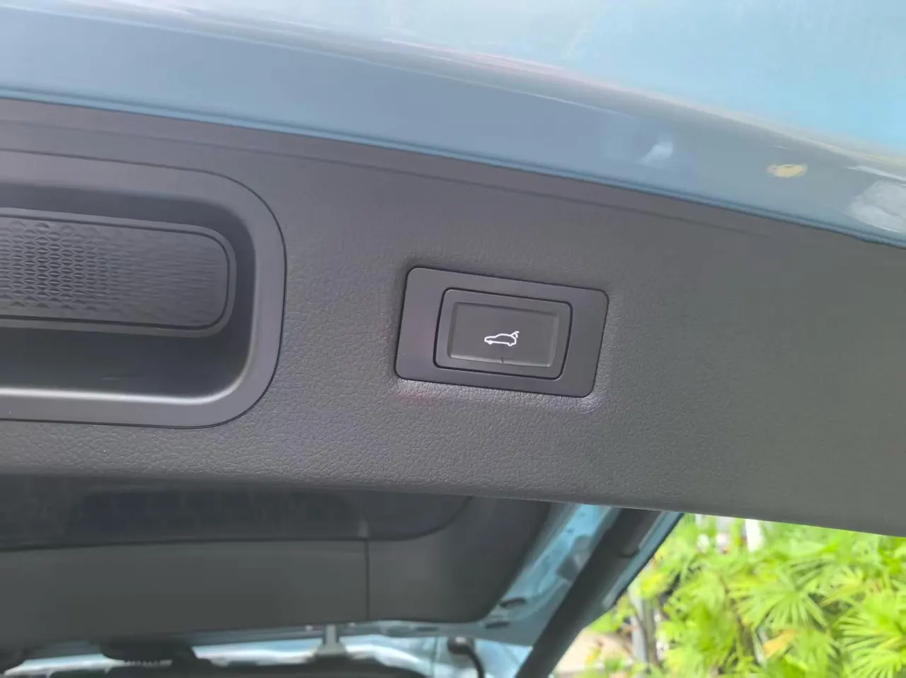 Voyah 2021 FREE four-wheel drive extended-range automatic gear 4