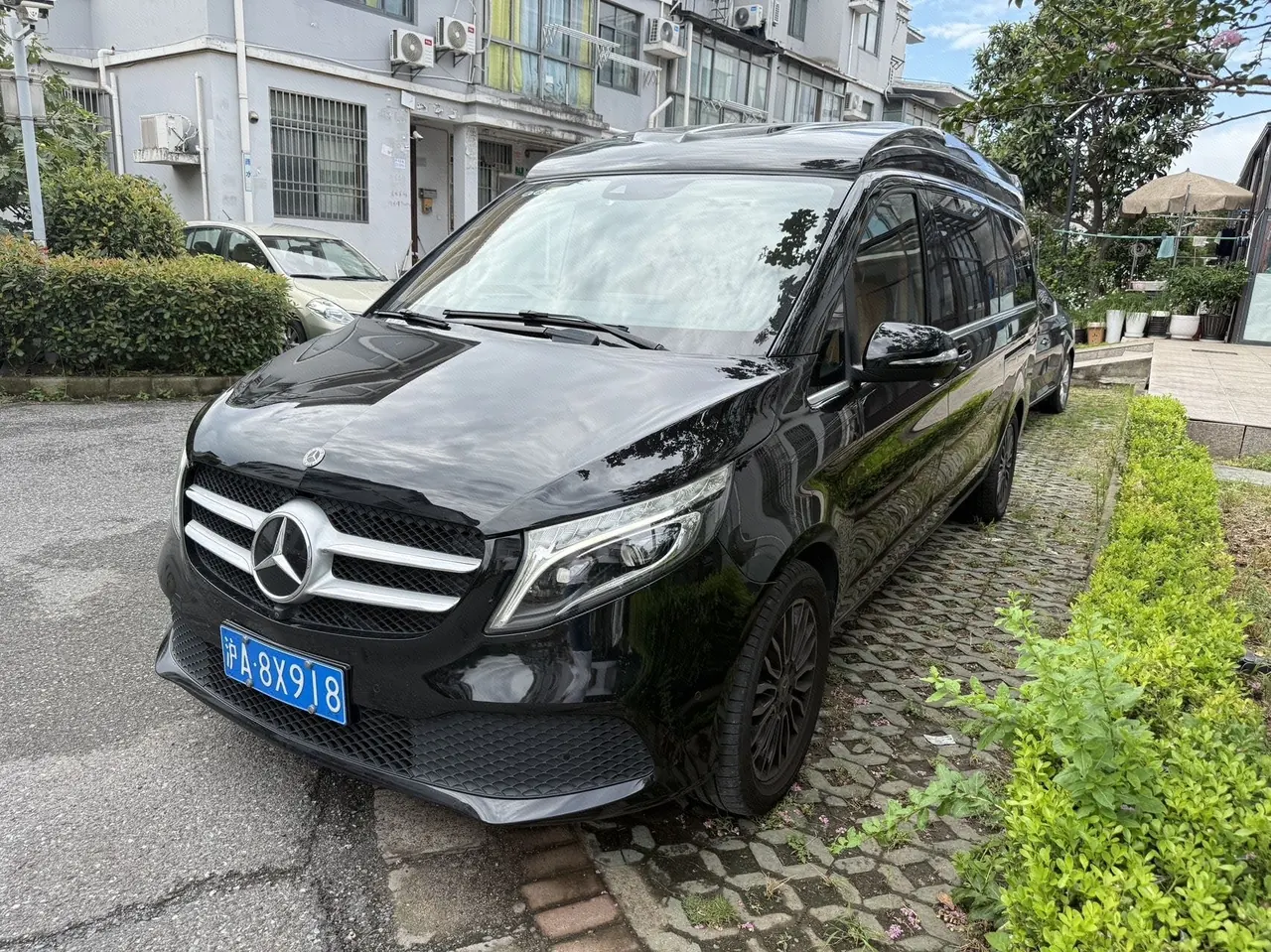 Open image lightbox: Mercedes Benz V 2020V 260 L 2.0T Deluxe Edition Automatic Gear