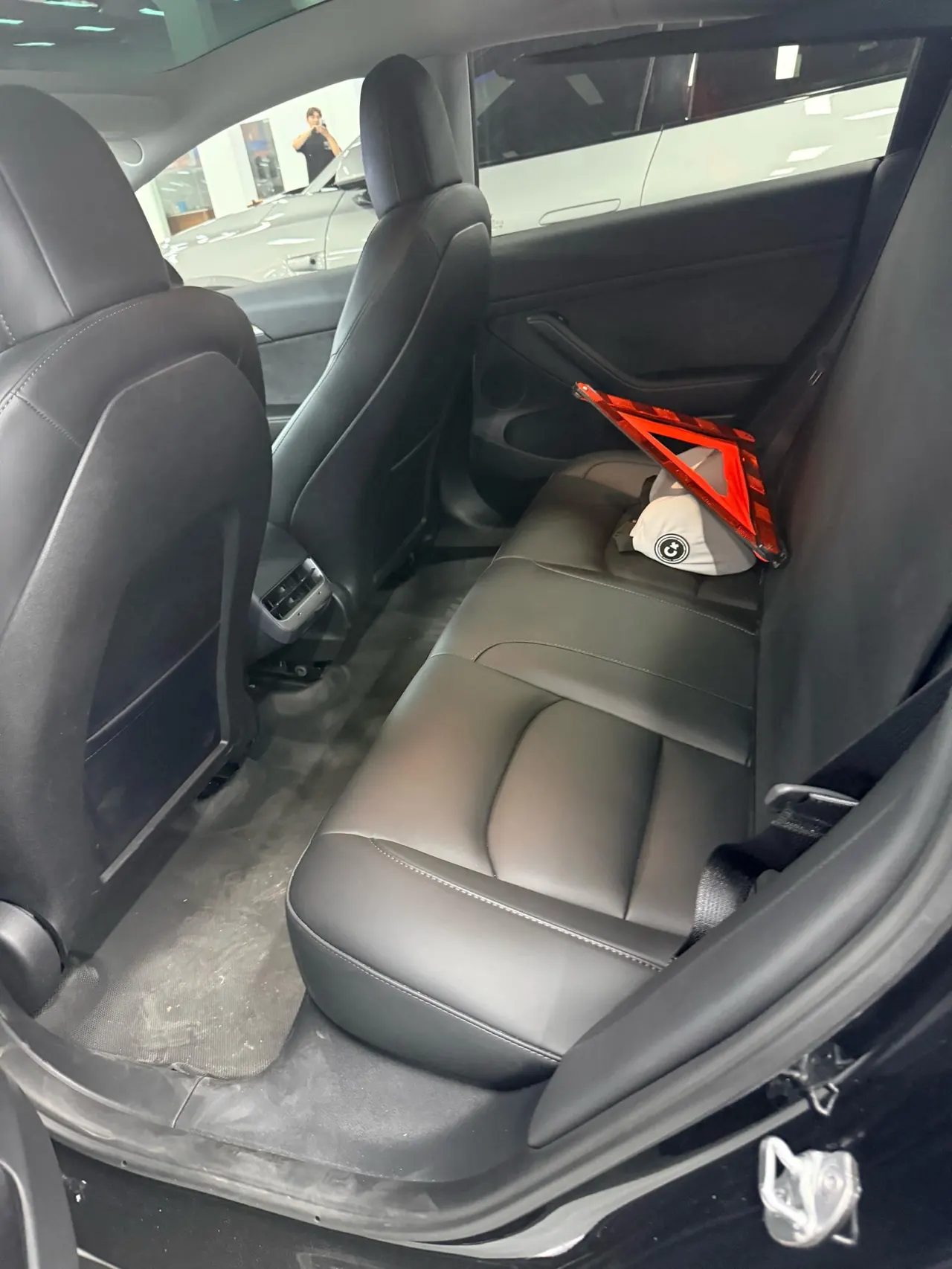 Open image lightbox: Tesla 2022 Model 3 rear-wheel drive version of automatic transmission