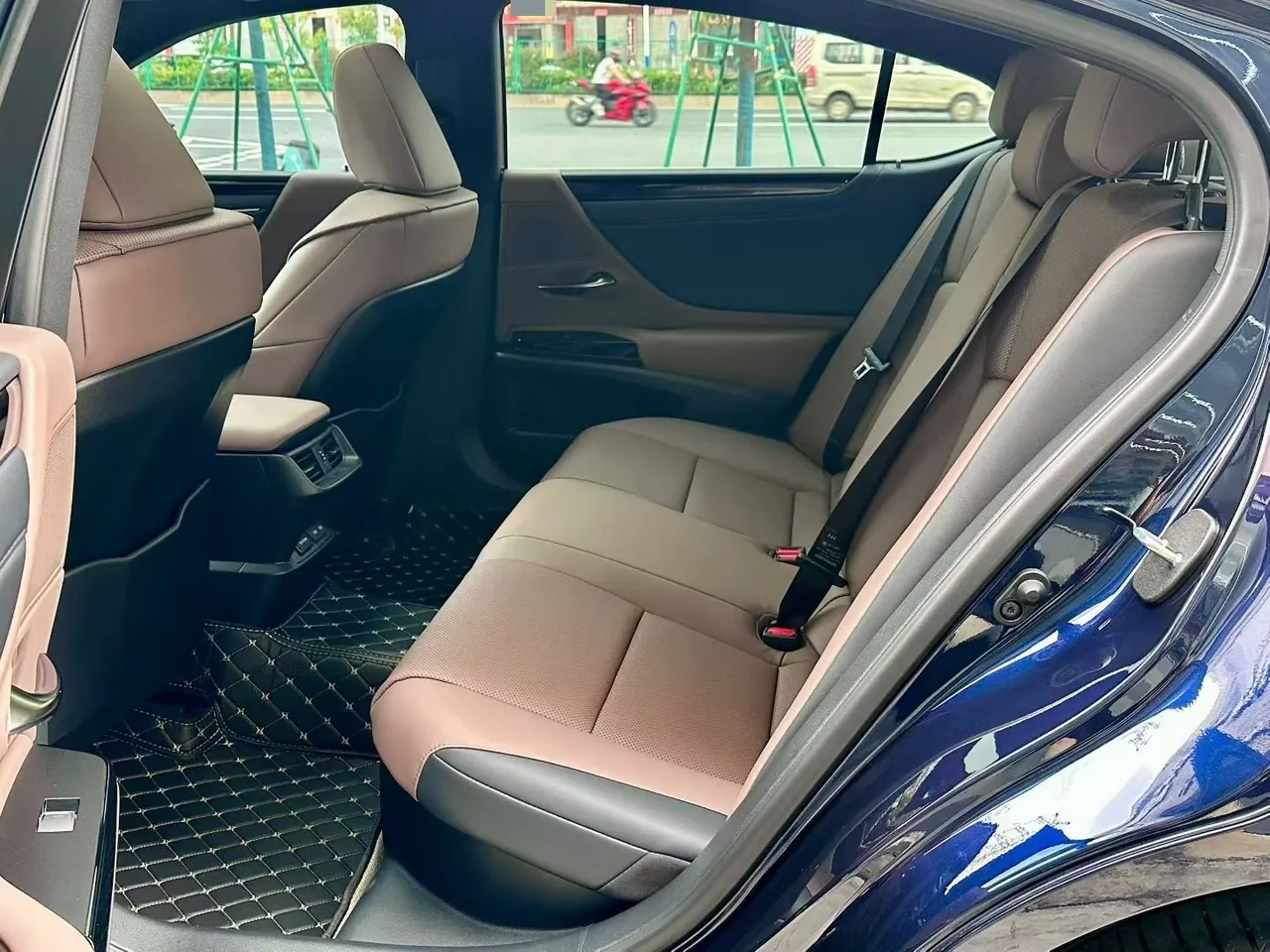 Lexus ES (Imported) 2022 ES300h 2.5 Stepless Excellence Edition Automatic Gear 6