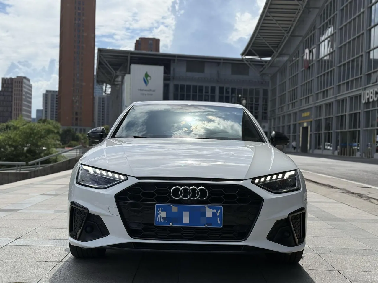 Audi 2022 A4L 2.0TFSI 40TFSI Deluxe Dynamic Automatic 2