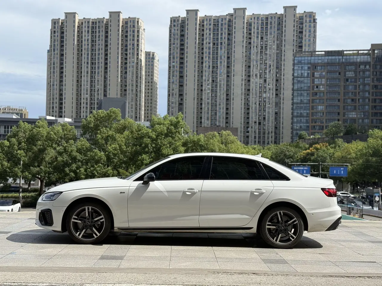 Audi 2022 A4L 2.0TFSI 40TFSI Deluxe Dynamic Automatic 5