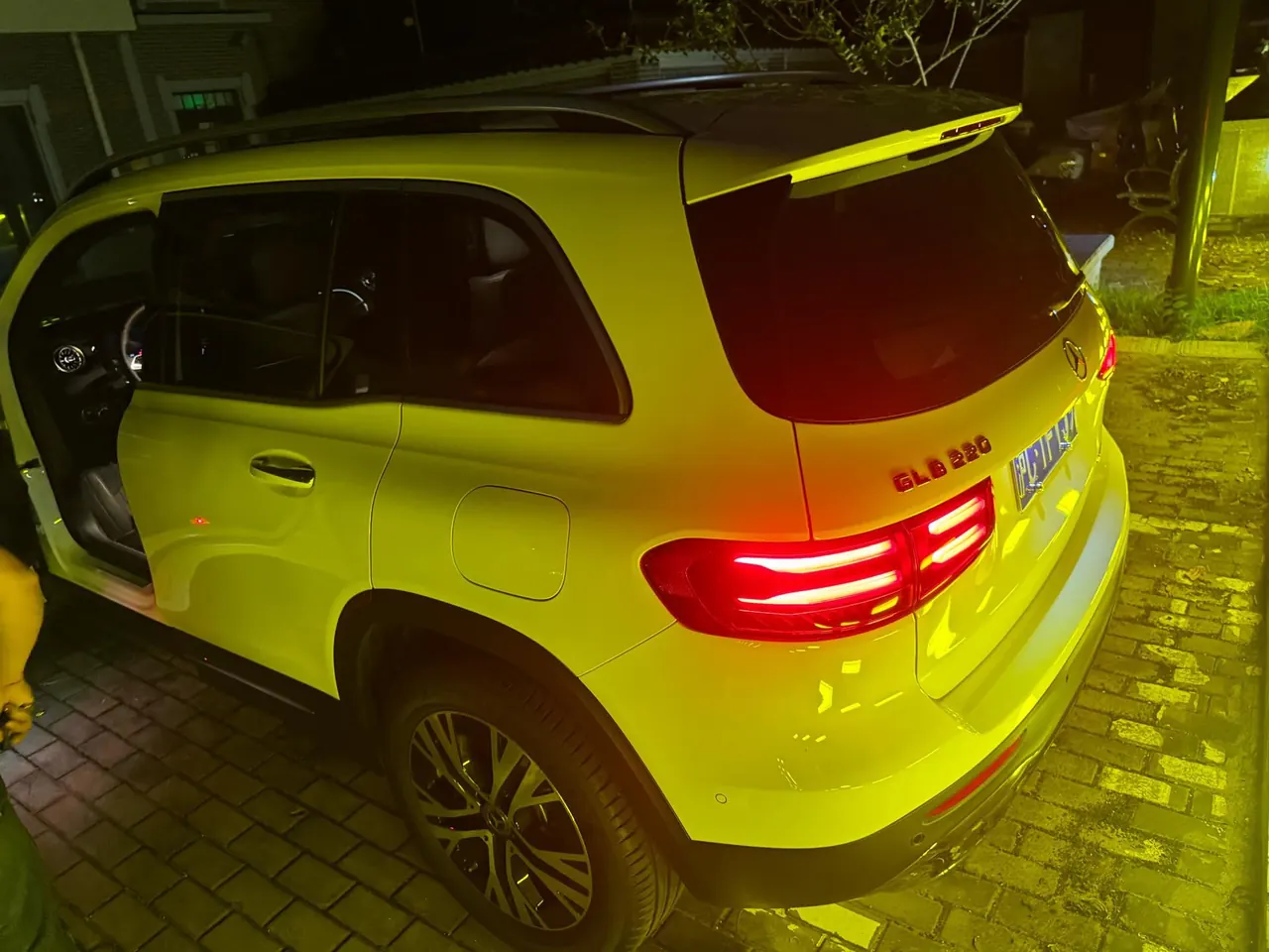 Mercedes Benz 2025 GLB 220 48V 2.0T Sporty Model Automatic 5