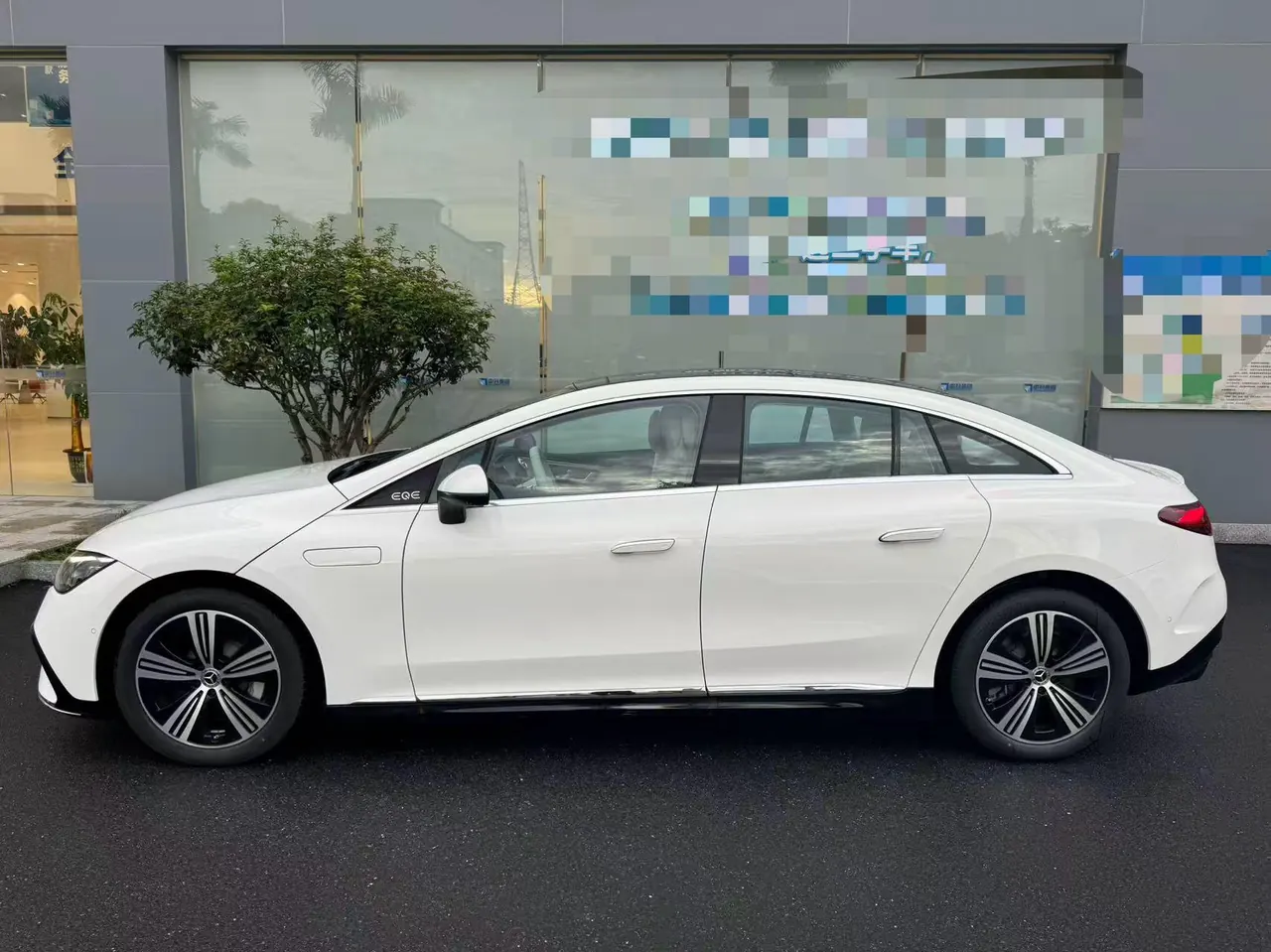 Mercedes Benz 2025 EQE 500 4MATIC EQE 500 4MATIC Deluxe Edition Automatic Gear 3