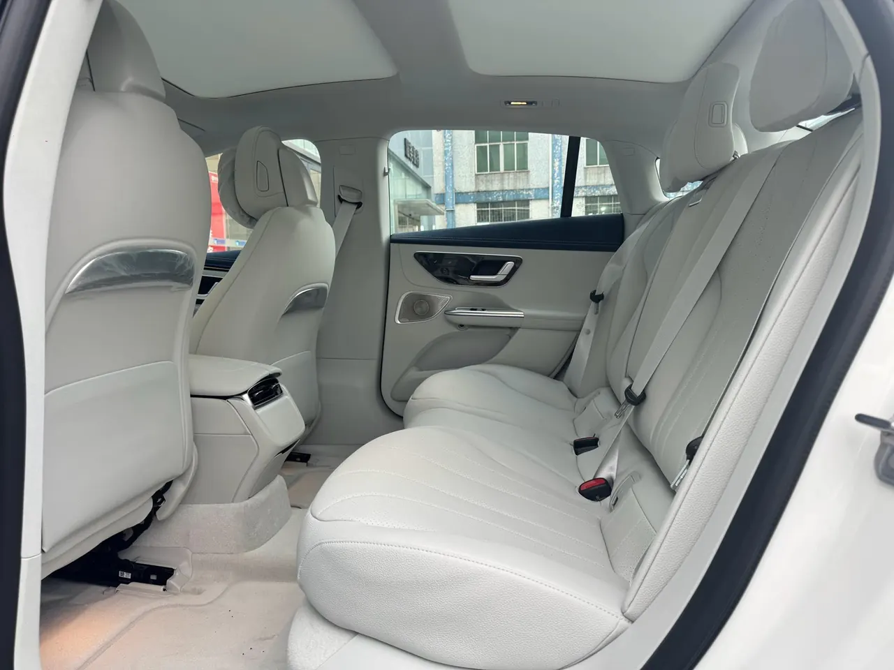 Mercedes Benz 2025 EQE 500 4MATIC EQE 500 4MATIC Deluxe Edition Automatic Gear 6