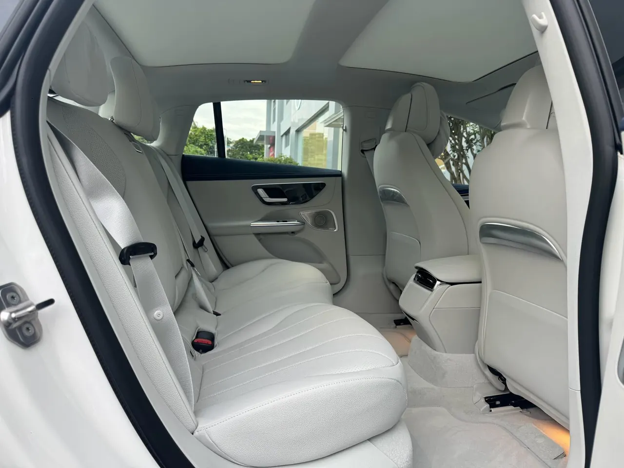 Mercedes Benz 2025 EQE 500 4MATIC EQE 500 4MATIC Deluxe Edition Automatic Gear 7