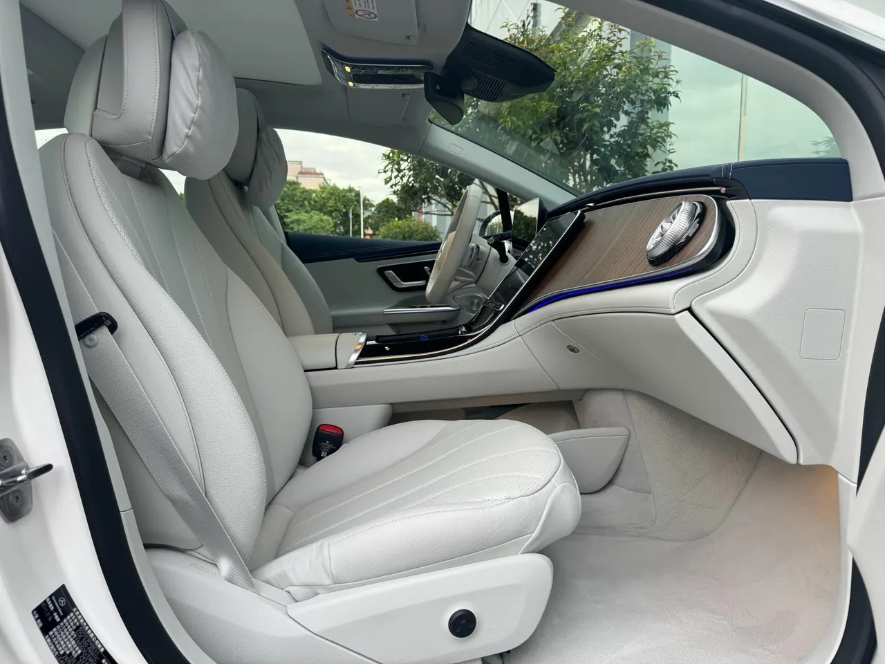 Mercedes Benz 2025 EQE 500 4MATIC EQE 500 4MATIC Deluxe Edition Automatic Gear 8