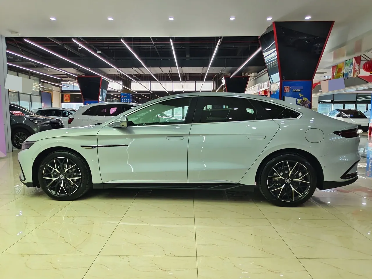 BYD 2025 Han DM-i 1.5T stepless 125KM noble automatic gear 3