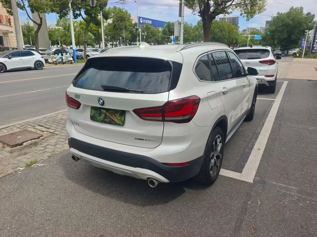 BMW 2022 X1 sDrive20Li 1.5T exclusive automatic gear 4