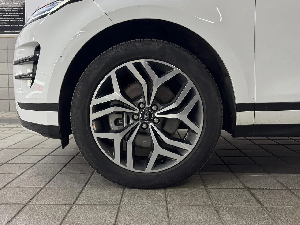 Land Rover 2023 Range Rover Aurora L 48V 2.0T 249PS Deluxe Automatic Gear 3