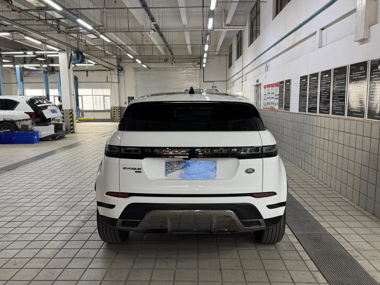 Land Rover 2023 Range Rover Aurora L 48V 2.0T 249PS Deluxe Automatic Gear 5