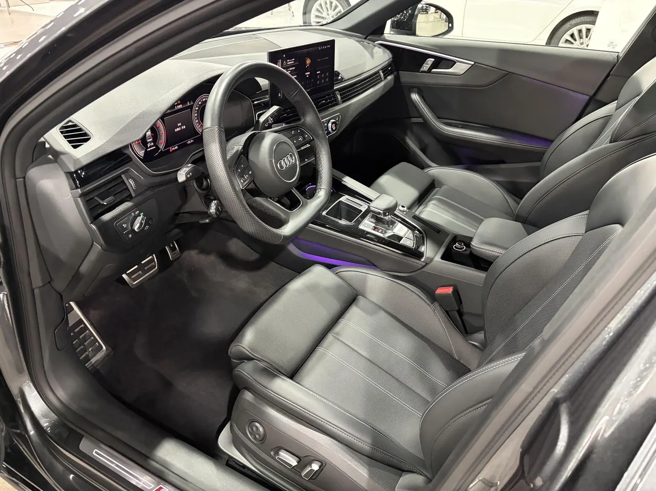 Audi 2024 A4L 2.0TFSI 40TFSI Deluxe Dynamic Automatic 4