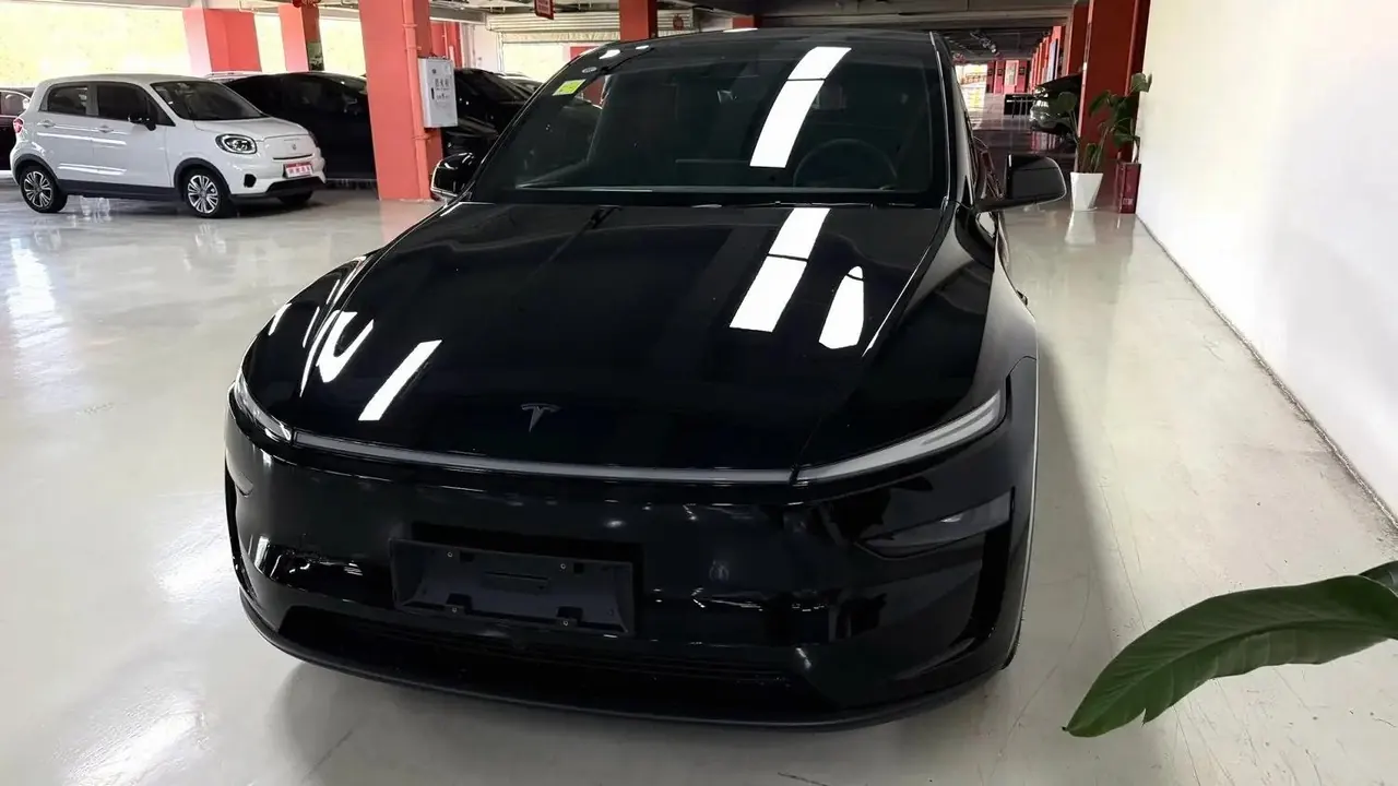 Tesla 2026 Model Y Rear-Wheel-Drive Automatic 2