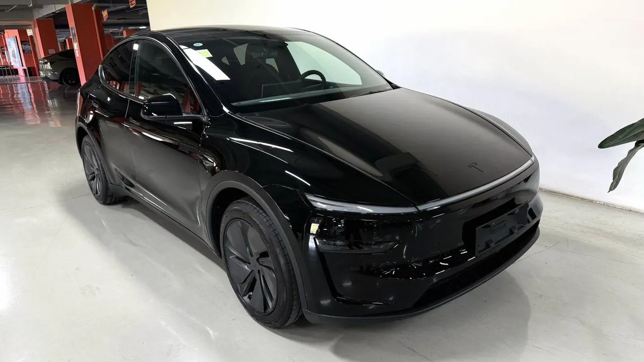 Tesla 2026 Model Y Rear-Wheel-Drive Automatic 3
