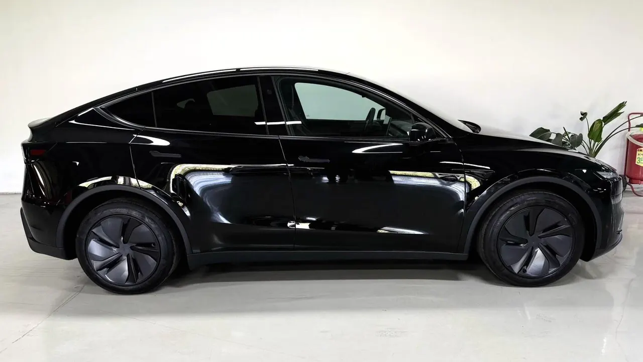 Tesla 2026 Model Y Rear-Wheel-Drive Automatic 4