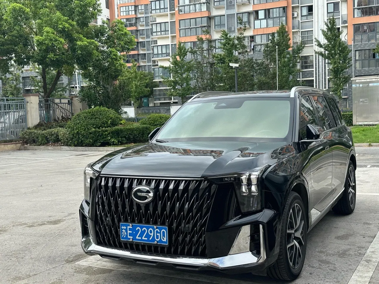 Chuanqi 2022 GS8 Hybrid 2.0TM Stepless Four-wheel Drive Premium Edition Seven-seat Automatic Gear - View 1