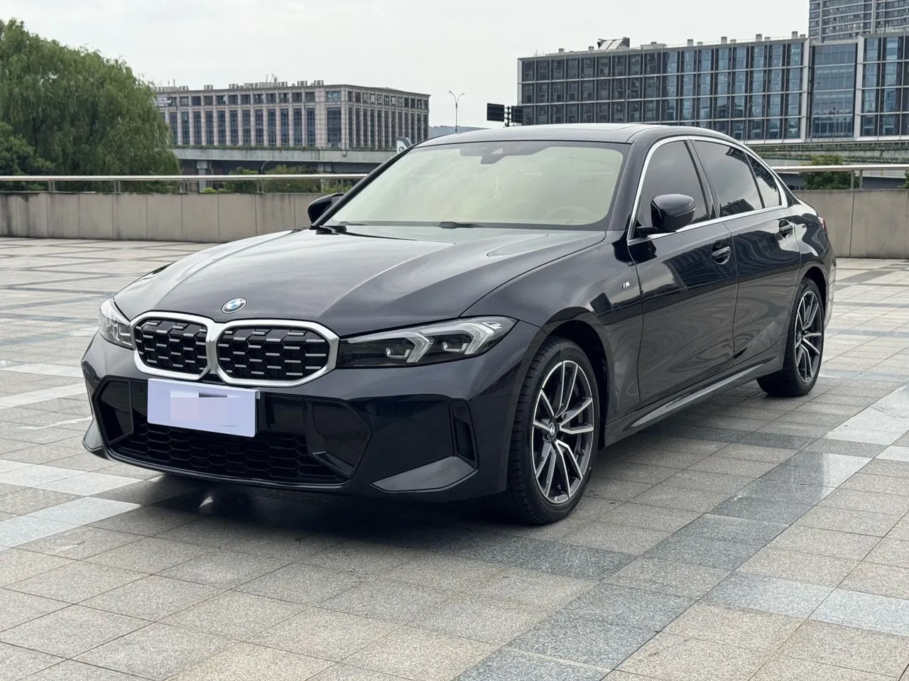 打开图片灯箱：BMW 3 Series 2023 325Li 2.0T M Sports Suit Automatic Gear